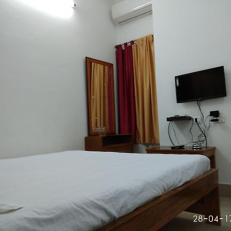 بولبور India Tours Only Kavita Guest House المظهر الخارجي الصورة