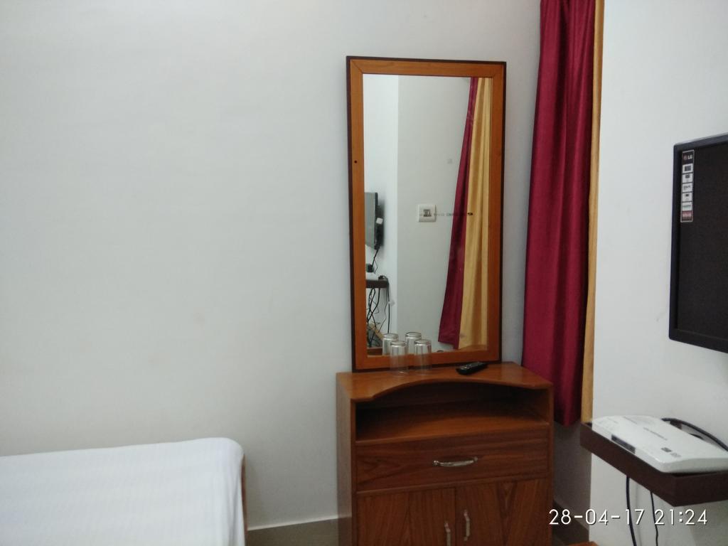 بولبور India Tours Only Kavita Guest House المظهر الخارجي الصورة