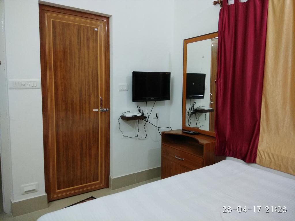 بولبور India Tours Only Kavita Guest House المظهر الخارجي الصورة