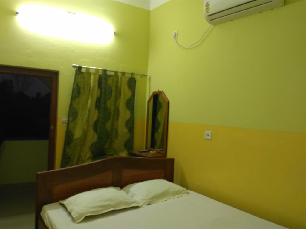 بولبور India Tours Only Kavita Guest House المظهر الخارجي الصورة